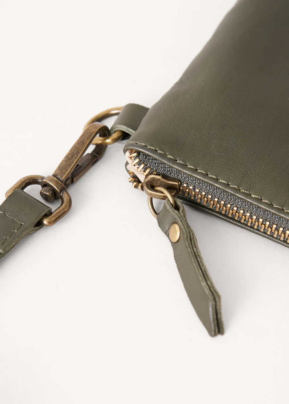 JODY LEATHER CLUTCH BAG - KHAKI